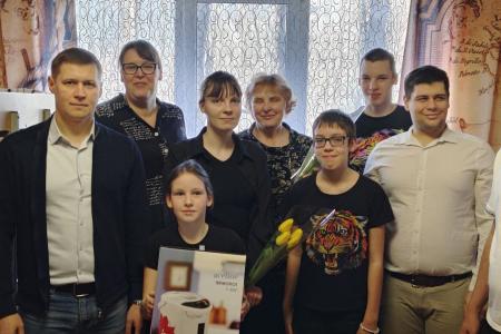 Мирное небо и детский смех делают женщину счастливой.  В Воронеже продолжается эстафета чествования многодетных мам