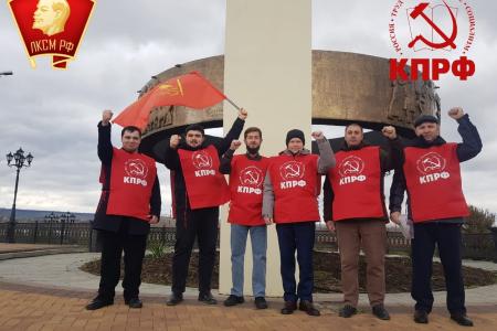 Комсомольцы и молодые коммунисты Карачаево-Черкесии организовали голосование жителей города Черкесска в рамках Народного Референдума КПРФ
