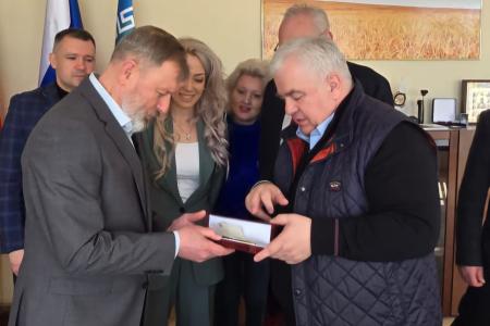 Делегация КПРФ во главе с Казбеком Тайсаевым прибыла в Донецкую Народную Республику