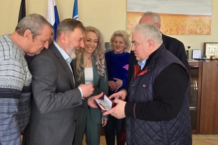 Делегация КПРФ во главе с Казбеком Тайсаевым прибыла в Донецкую Народную Республику