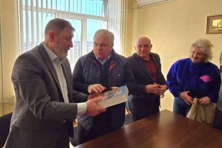 Делегация КПРФ во главе с Казбеком Тайсаевым прибыла в Донецкую Народную Республику