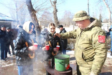 «Красная» масленица в Луганске