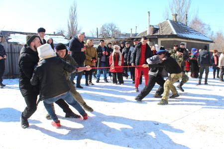 «Красная» масленица в Луганске