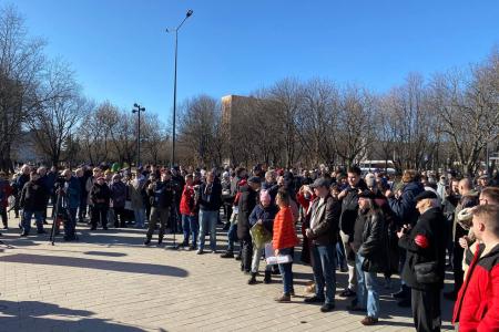 Москвичи при поддержке КПРФ выступили против уничтожения Афганского сквера