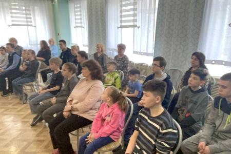 Олег Лебедев привез подарки воспитанникам Вологодского детского дома