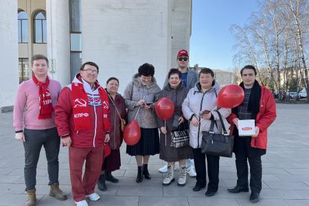 Курская область. Председатель ЦКРК Н.Н. Иванов поздравляет с 8 марта