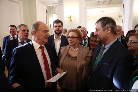 Г.А. Зюганов: "Пчела демонстрирует человеку примеры миролюбия и трудолюбия"