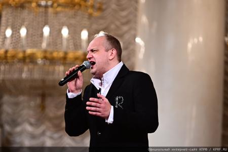 Г.А. Зюганов: "Пчела демонстрирует человеку примеры миролюбия и трудолюбия"