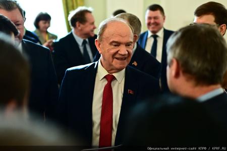Г.А. Зюганов: "Пчела демонстрирует человеку примеры миролюбия и трудолюбия"
