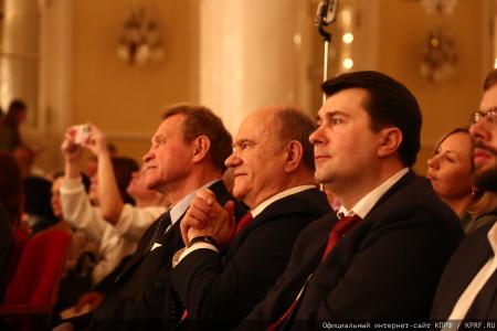 Г.А. Зюганов: "Пчела демонстрирует человеку примеры миролюбия и трудолюбия"