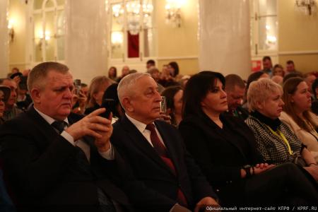 Г.А. Зюганов: "Пчела демонстрирует человеку примеры миролюбия и трудолюбия"