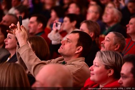 Г.А. Зюганов: "Пчела демонстрирует человеку примеры миролюбия и трудолюбия"