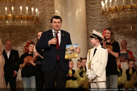 Г.А. Зюганов: "Пчела демонстрирует человеку примеры миролюбия и трудолюбия"