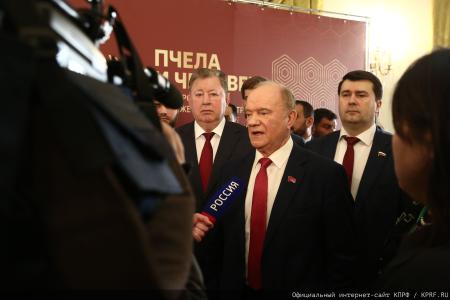 Г.А. Зюганов: "Пчела демонстрирует человеку примеры миролюбия и трудолюбия"