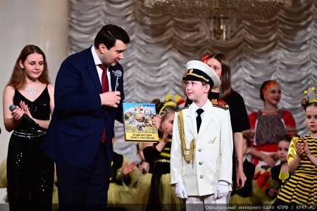 Г.А. Зюганов: "Пчела демонстрирует человеку примеры миролюбия и трудолюбия"