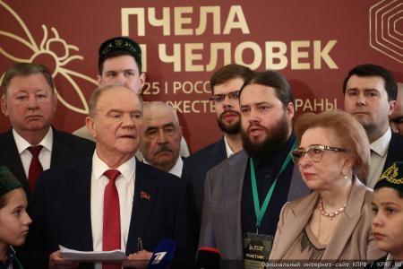 Г.А. Зюганов: "Пчела демонстрирует человеку примеры миролюбия и трудолюбия"