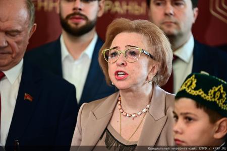 Г.А. Зюганов: "Пчела демонстрирует человеку примеры миролюбия и трудолюбия"