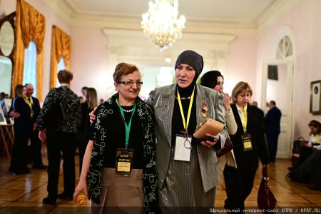 Г.А. Зюганов: "Пчела демонстрирует человеку примеры миролюбия и трудолюбия"
