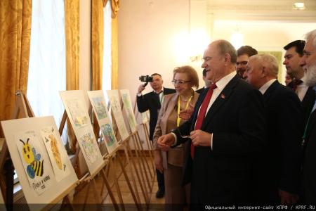 Г.А. Зюганов: "Пчела демонстрирует человеку примеры миролюбия и трудолюбия"