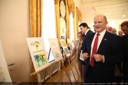 Г.А. Зюганов: "Пчела демонстрирует человеку примеры миролюбия и трудолюбия"