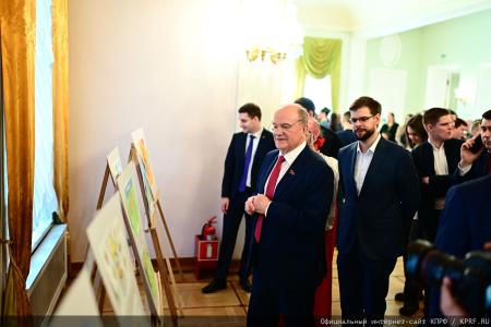 Г.А. Зюганов: "Пчела демонстрирует человеку примеры миролюбия и трудолюбия"