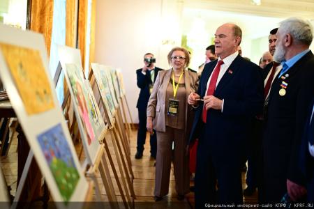 Г.А. Зюганов: "Пчела демонстрирует человеку примеры миролюбия и трудолюбия"