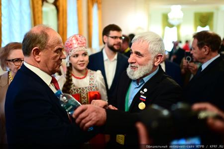 Г.А. Зюганов: "Пчела демонстрирует человеку примеры миролюбия и трудолюбия"