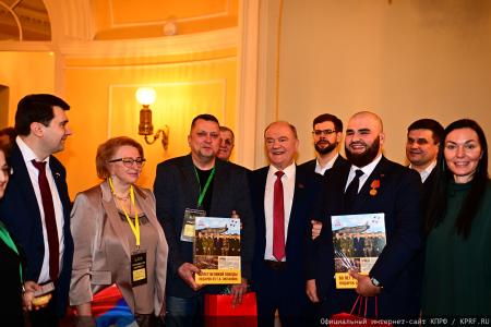 Г.А. Зюганов: "Пчела демонстрирует человеку примеры миролюбия и трудолюбия"