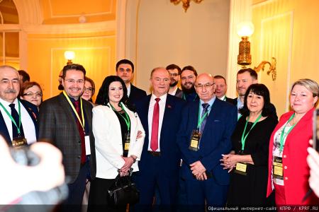 Г.А. Зюганов: "Пчела демонстрирует человеку примеры миролюбия и трудолюбия"