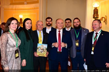 Г.А. Зюганов: "Пчела демонстрирует человеку примеры миролюбия и трудолюбия"