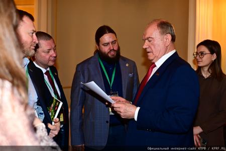 Г.А. Зюганов: "Пчела демонстрирует человеку примеры миролюбия и трудолюбия"