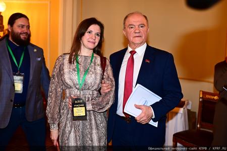 Г.А. Зюганов: "Пчела демонстрирует человеку примеры миролюбия и трудолюбия"