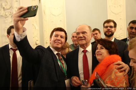 Г.А. Зюганов: "Пчела демонстрирует человеку примеры миролюбия и трудолюбия"
