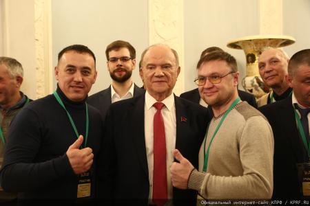 Г.А. Зюганов: "Пчела демонстрирует человеку примеры миролюбия и трудолюбия"