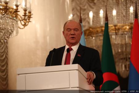 Г.А. Зюганов: "Пчела демонстрирует человеку примеры миролюбия и трудолюбия"