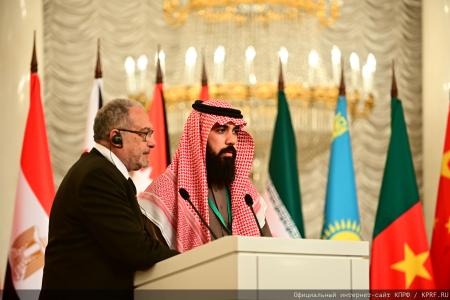 Г.А. Зюганов: "Пчела демонстрирует человеку примеры миролюбия и трудолюбия"