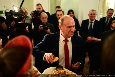 Г.А. Зюганов: "Пчела демонстрирует человеку примеры миролюбия и трудолюбия"