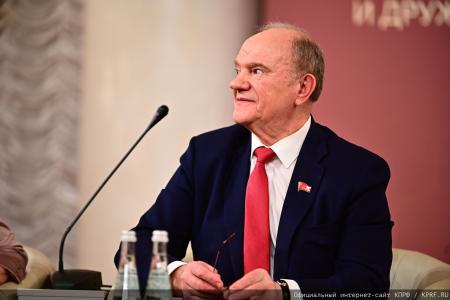 Г.А. Зюганов: "Пчела демонстрирует человеку примеры миролюбия и трудолюбия"