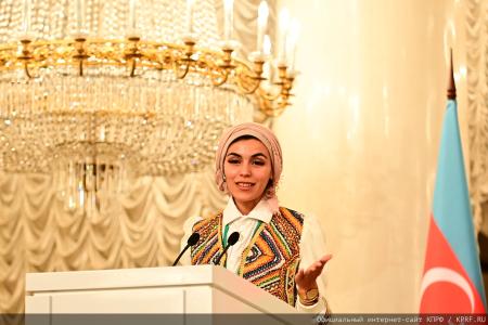 Г.А. Зюганов: "Пчела демонстрирует человеку примеры миролюбия и трудолюбия"