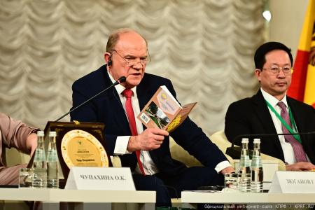 Г.А. Зюганов: "Пчела демонстрирует человеку примеры миролюбия и трудолюбия"