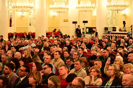 Г.А. Зюганов: "Пчела демонстрирует человеку примеры миролюбия и трудолюбия"