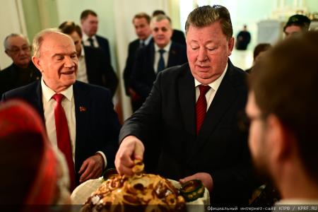 Г.А. Зюганов: "Пчела демонстрирует человеку примеры миролюбия и трудолюбия"