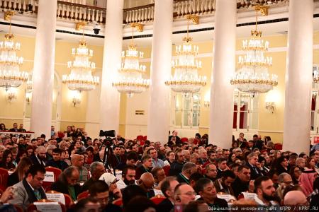 Г.А. Зюганов: "Пчела демонстрирует человеку примеры миролюбия и трудолюбия"