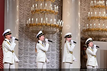 Г.А. Зюганов: "Пчела демонстрирует человеку примеры миролюбия и трудолюбия"
