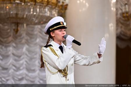 Г.А. Зюганов: "Пчела демонстрирует человеку примеры миролюбия и трудолюбия"