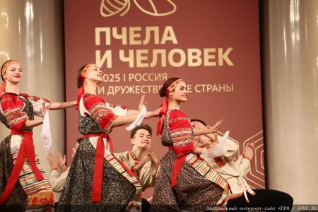 Г.А. Зюганов: "Пчела демонстрирует человеку примеры миролюбия и трудолюбия"