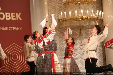 Г.А. Зюганов: "Пчела демонстрирует человеку примеры миролюбия и трудолюбия"