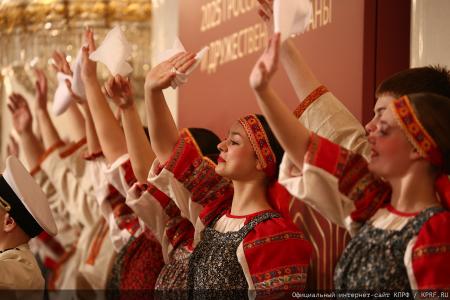 Г.А. Зюганов: "Пчела демонстрирует человеку примеры миролюбия и трудолюбия"