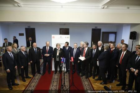 Г.А. Зюганов открыл в Госдуме выставку «Первые в Космосе»