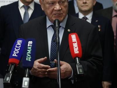 Г.А. Зюганов открыл в Госдуме выставку «Первые в Космосе»